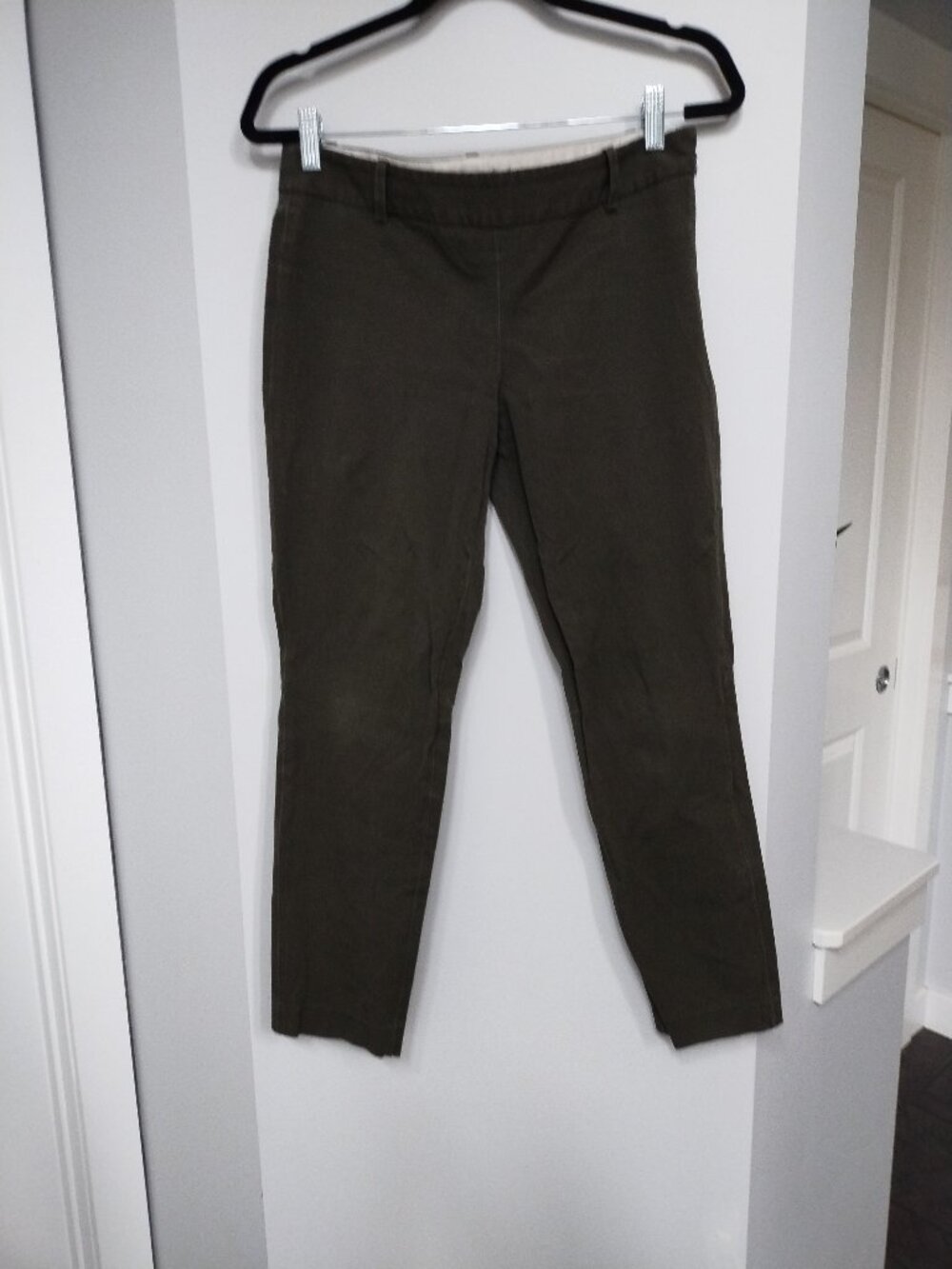 t.babaton cropped army green pant with stretch